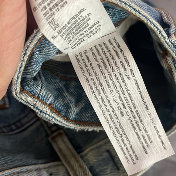 “Abercrombie & Fitch: A & F Mom Jean size 26” - Picture 9 of 9